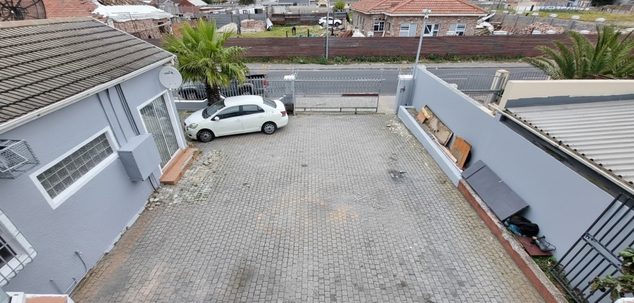 To Let commercial Property for Rent in Grassy Park Western Cape